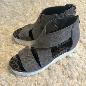 Very G zipper sandals